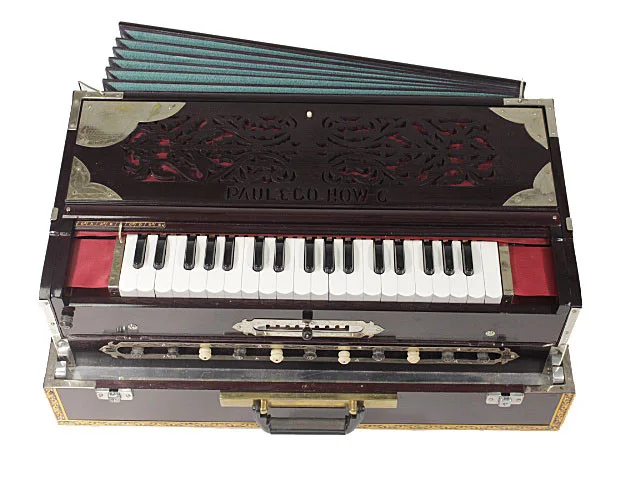 Paul & Co. 3 Reed 9 Scale Change Fold-Up Harmonium
